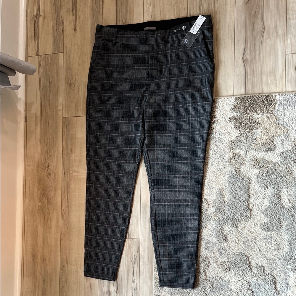 Maurices Women’s Gray Plaid Pants